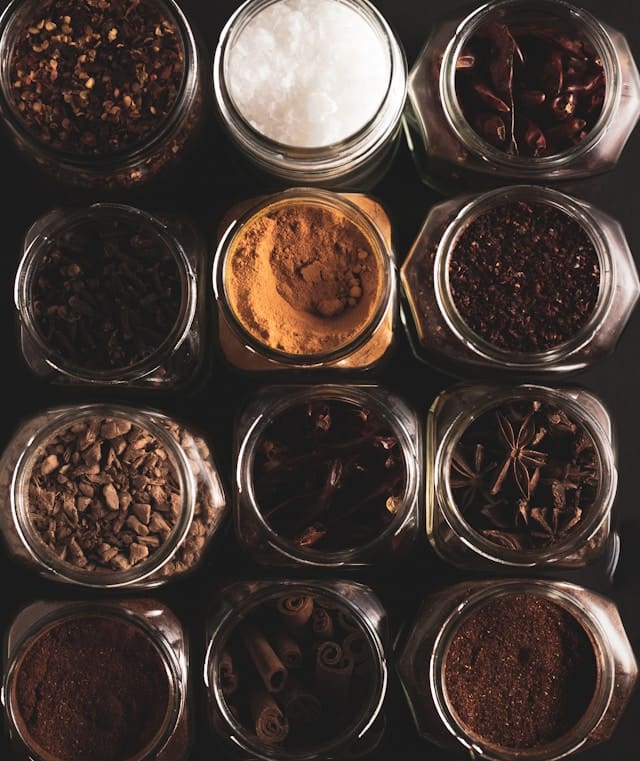 christina-rumpf-_z4a_UNULow-unsplash Herbs